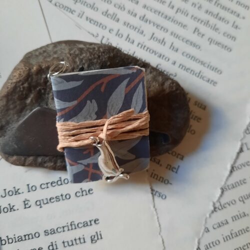 Book-charm: ciondolo a forma di libro con charm - immagine 3